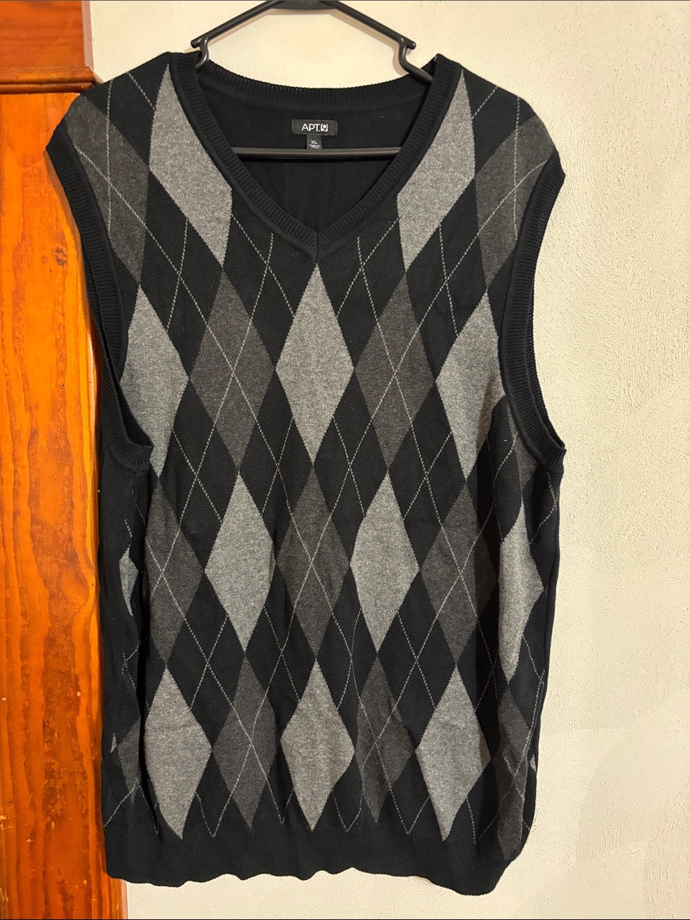 Apt. 9 Black & Gray Argyle V-Neck Sweater Vest
